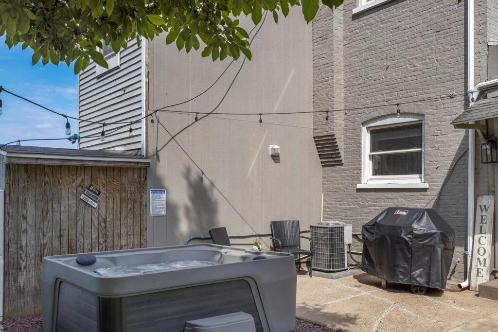 Rare City Home W/ Backyard Fire-Pit & Hottub Lancaster Exterior photo