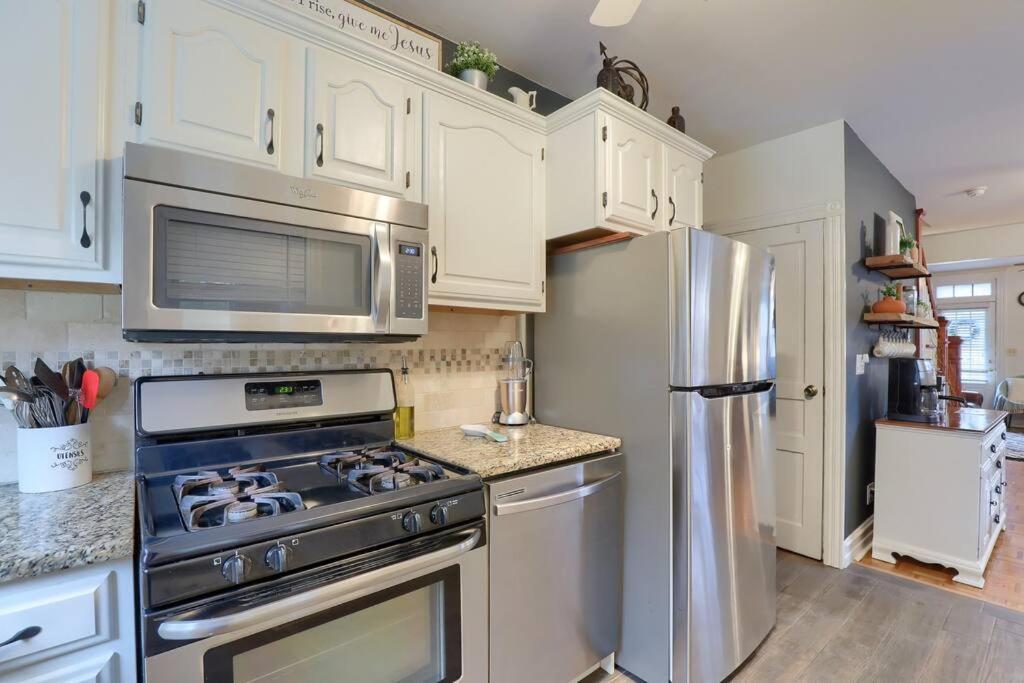 Rare City Home W/ Backyard Fire-Pit & Hottub Lancaster Exterior photo