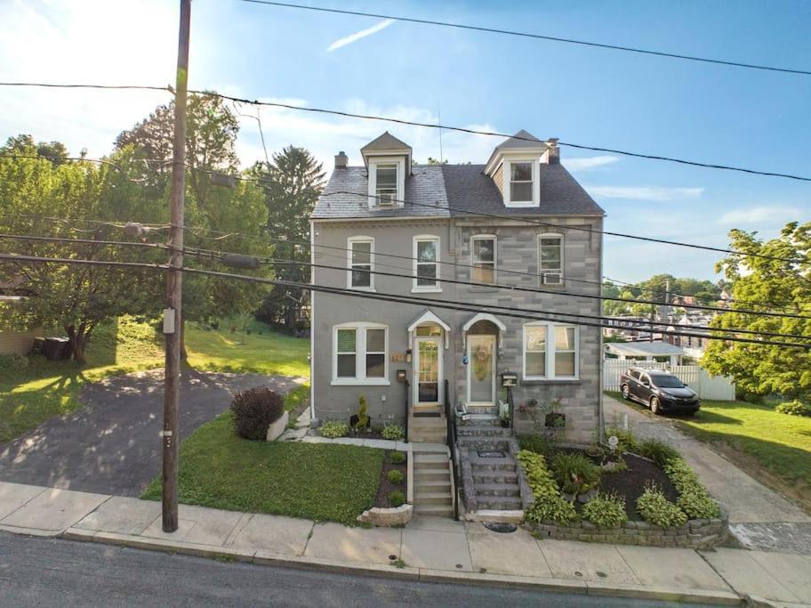 Rare City Home W/ Backyard Fire-Pit & Hottub Lancaster Exterior photo