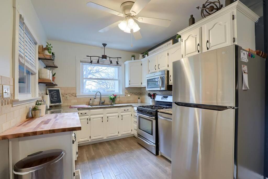 Rare City Home W/ Backyard Fire-Pit & Hottub Lancaster Exterior photo